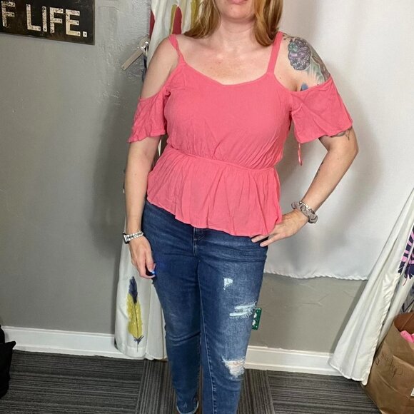 Hippie Rose pink peplum cold shoulder v-neck blouse.  size L - Picture 1 of 10